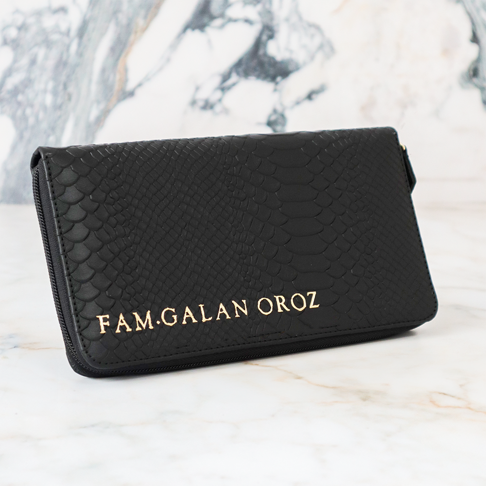 FAMILY PASSPORT HOLDER