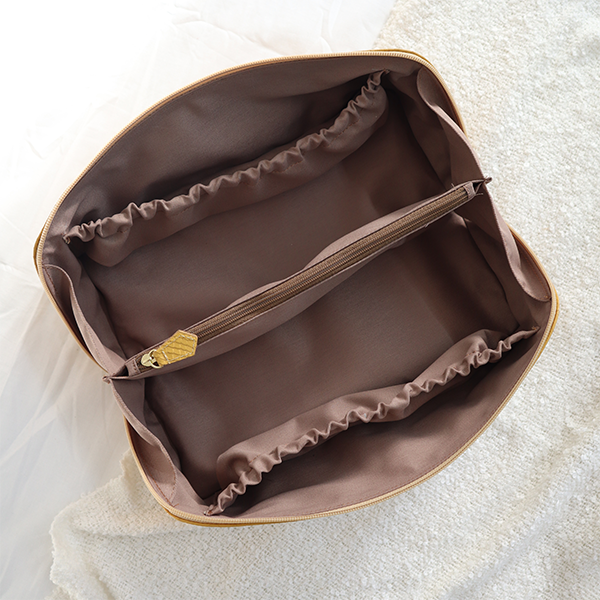 DYSON TOILETRY BAG