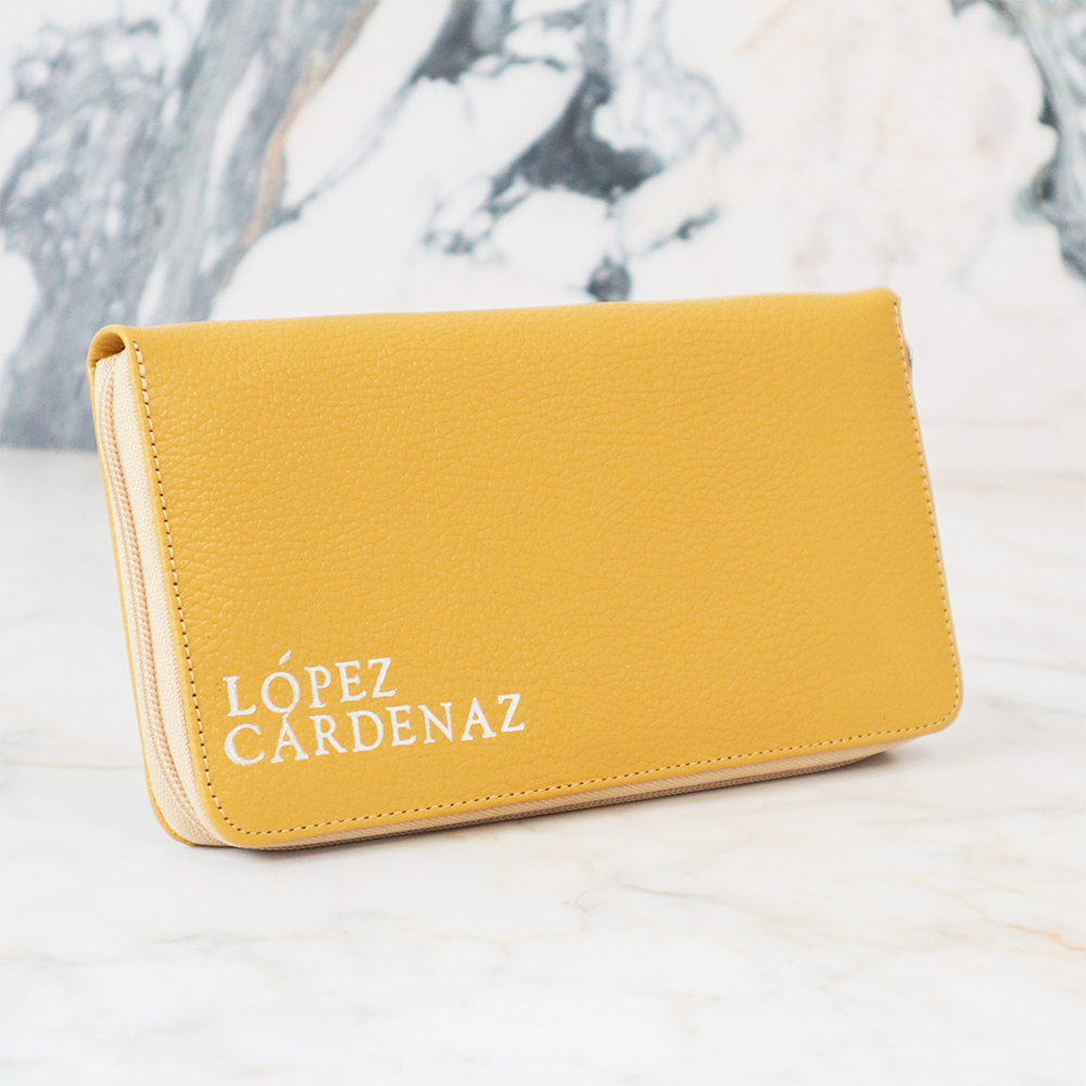 FAMILY PASSPORT HOLDER