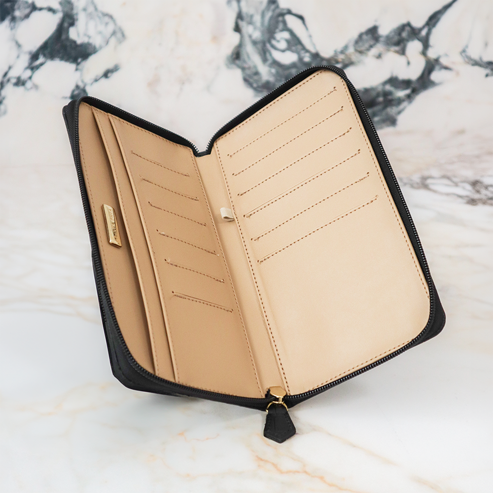 FAMILY PASSPORT HOLDER