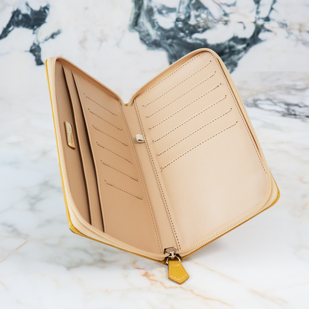 FAMILY PASSPORT HOLDER