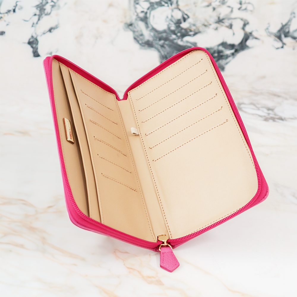 FAMILY PASSPORT HOLDER