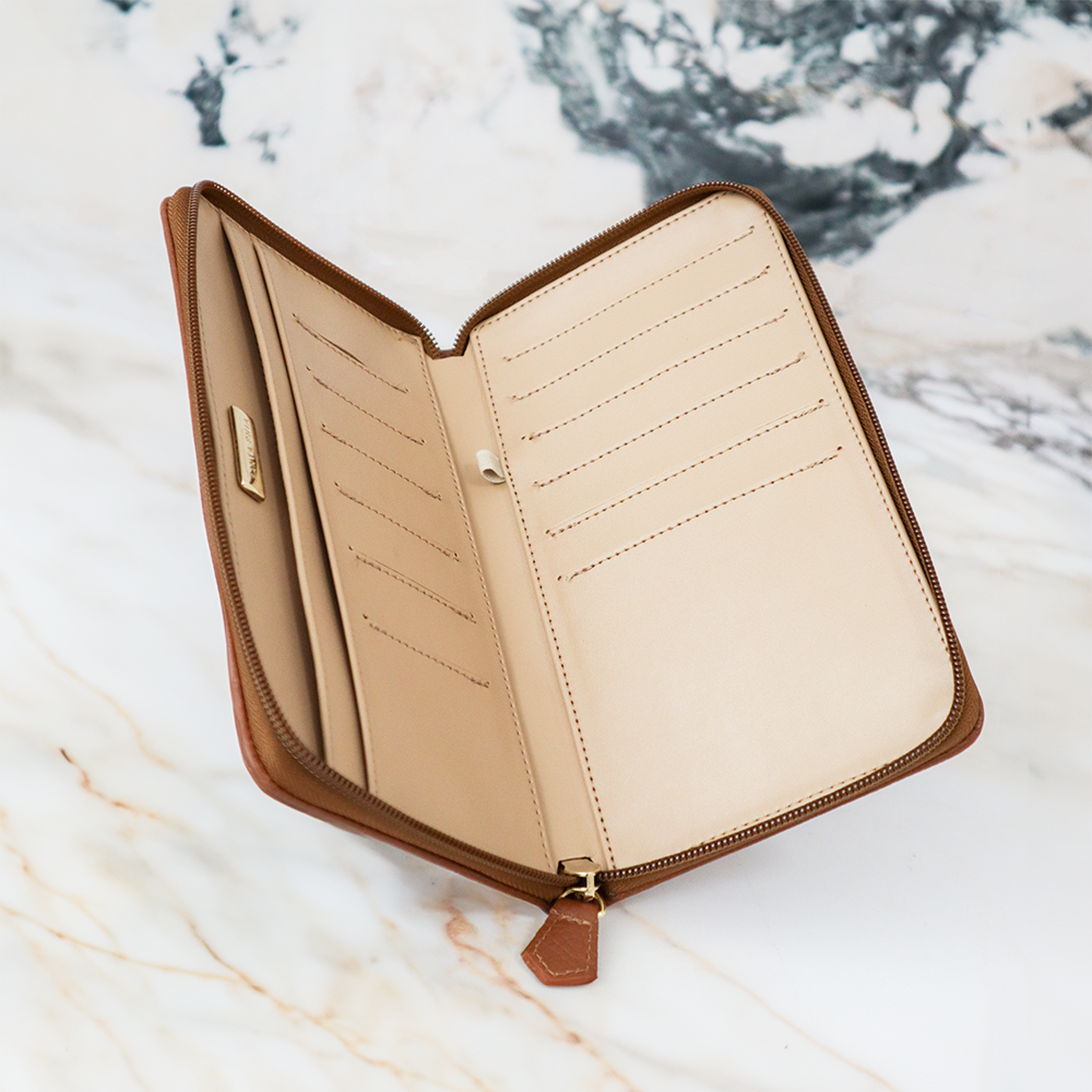 FAMILY PASSPORT HOLDER